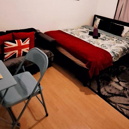 Merciful King Room, In Zone 2-3 London Ruang foto